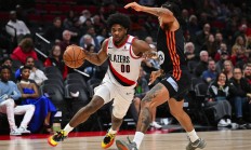 开云APP-开拓者依靠内线优势击败骑士