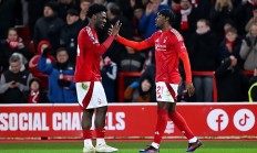 开云体育官网-利物浦主场绝杀曼联，争夺英超霸主位置的简单介绍