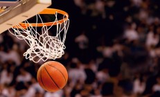 开云体育平台APP-枪口准星抹平最后缝隙！詹姆斯世纪关键回合，让湖人看到那束最窄也最亮的光