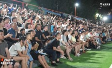 开云体育app-足球赛事上演高潮，观众掌声雷动
