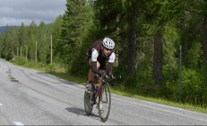 开云体育登录-阿塞拜疆逆袭夜，勒克莱尔驾驶索伯赛车关键制胜，轻取迈凯伦双雄