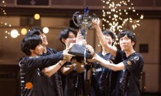 开云体育入口-PSG横扫T1，Knight开启传奇时刻宿敌对决八强赛，技惊四座