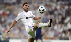 开云体育官方网站-胜负与火焰，绿茵场与球台之间，那抹永不熄灭的光芒