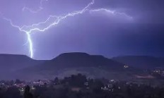 开云体育入口-雷加利斯主场逼平赫塔费，保持不败