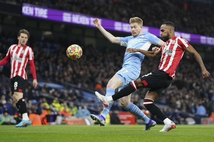 马德里后卫大脚传中,助攻进球香甜成功 马德里后卫大脚传中,助攻进球香甜成功