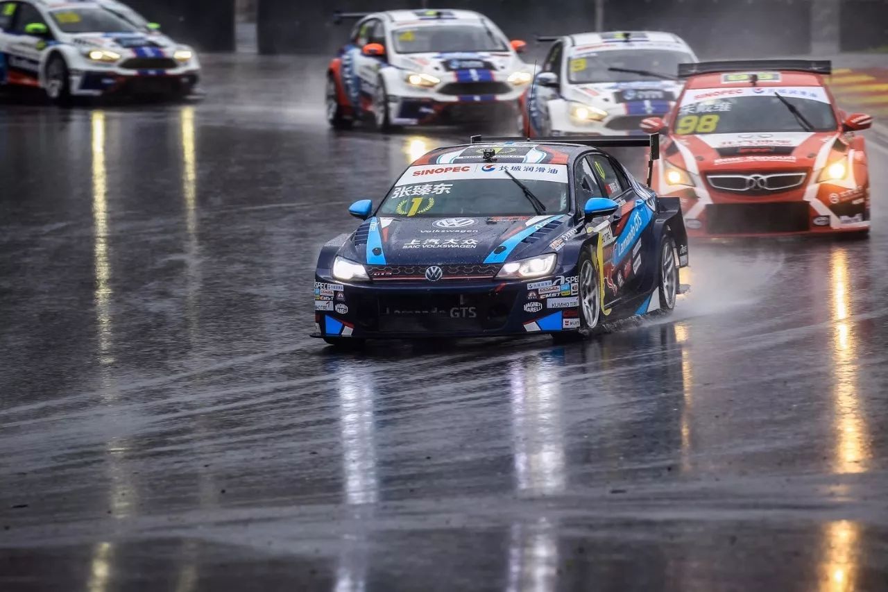 欧预赛强队势不可挡，登顶领奖台