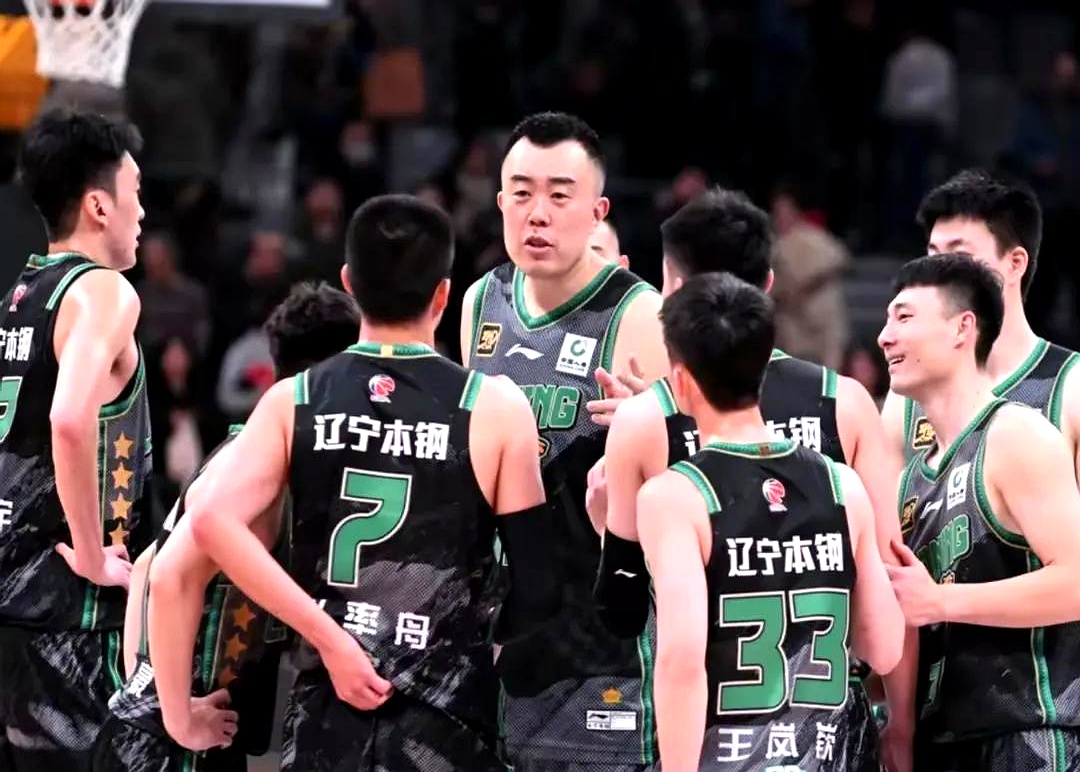 大胜在望!球队首发阵容强势压制对手 大胜在望!球队首发阵容强势压制对手