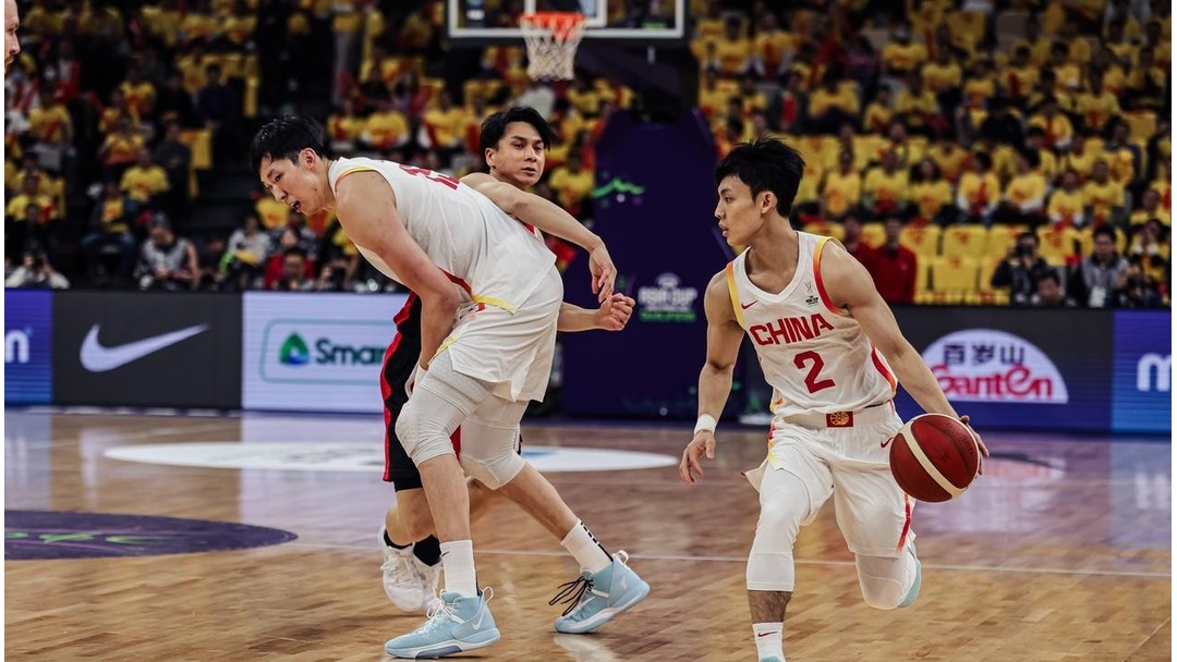 新西兰队与对手展开生死战