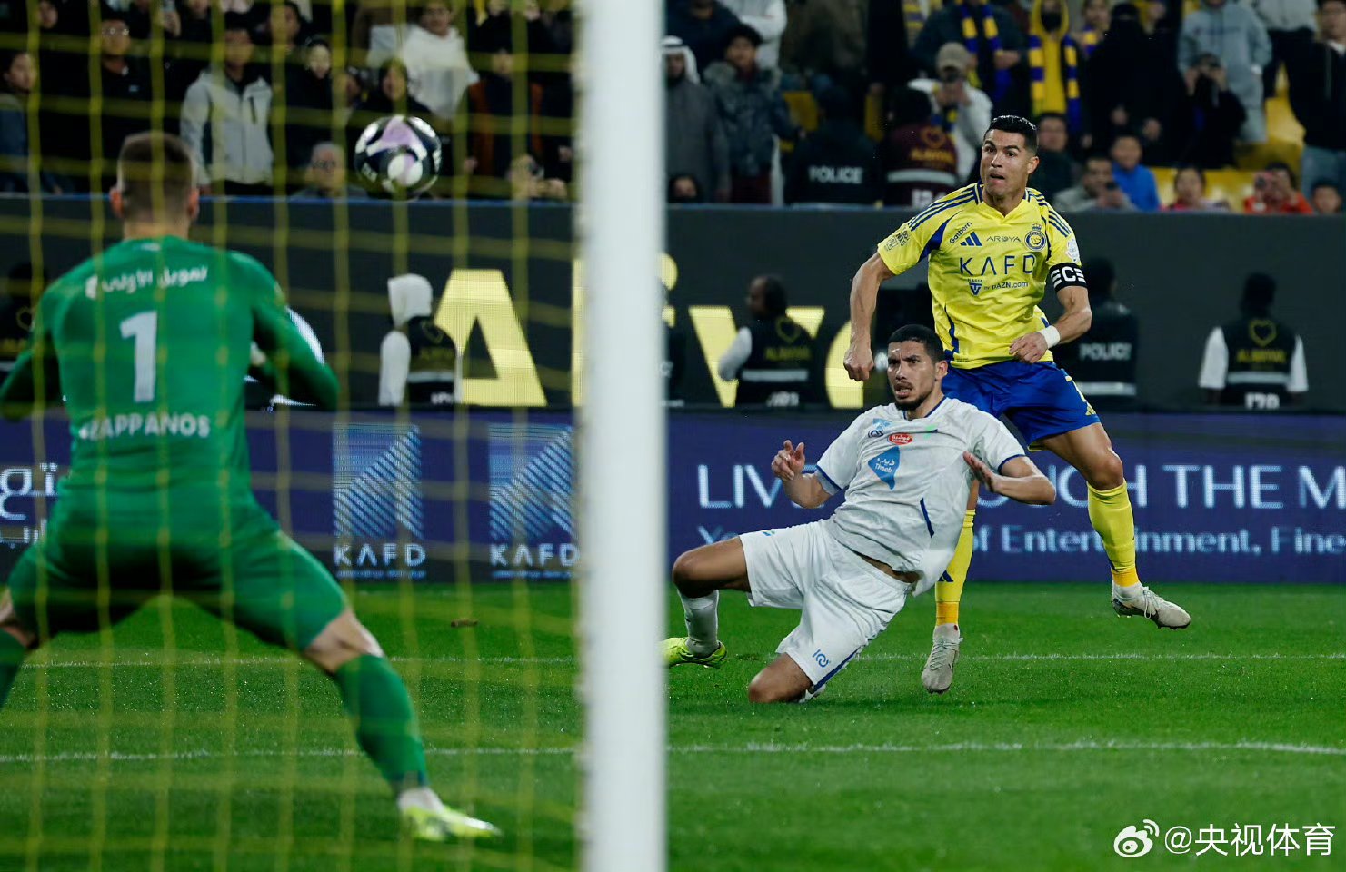 沙尔克锋线调整效果显著，球队状态转好迎战