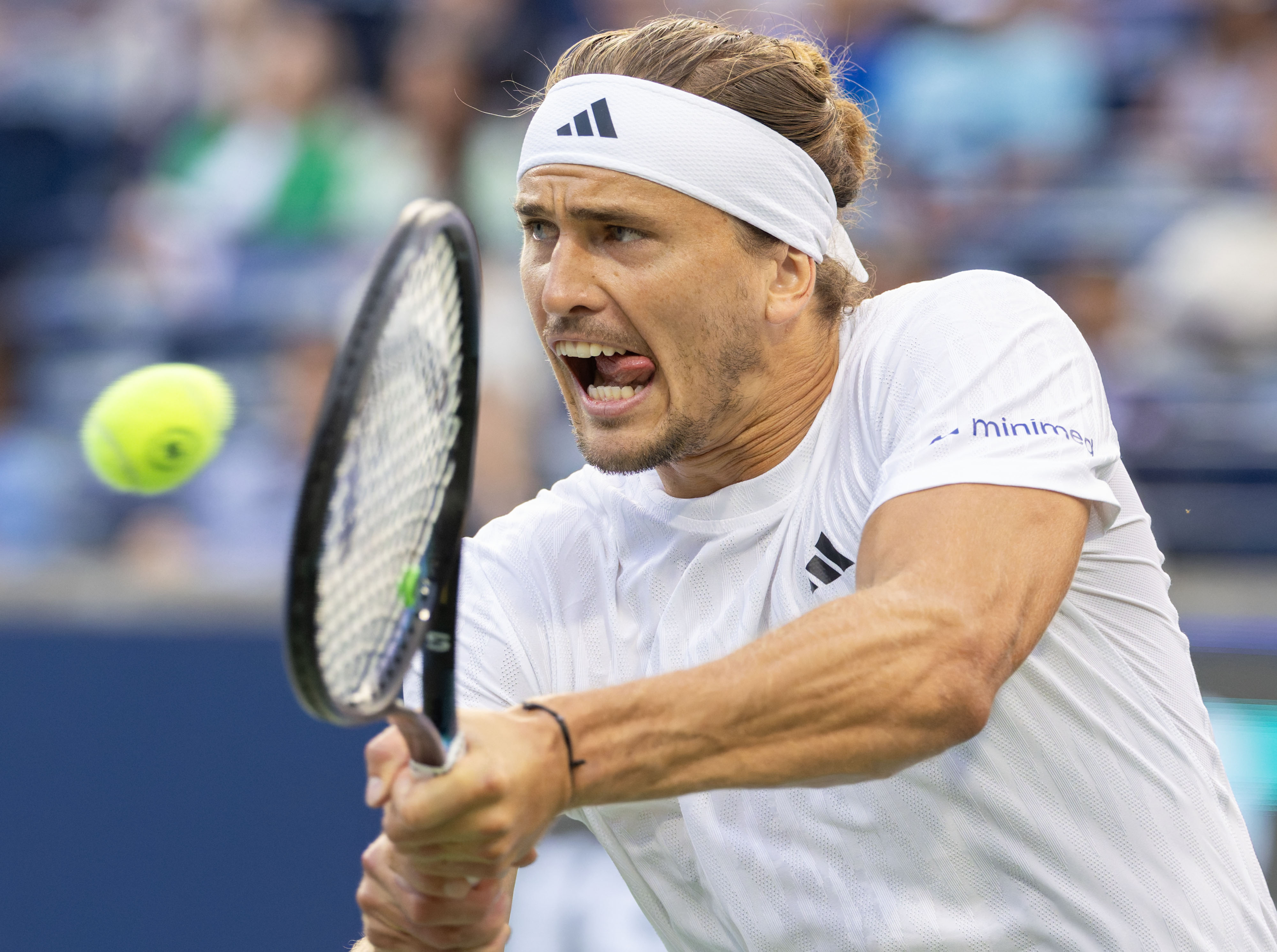 意大利网球队爆冷英国网球队，兹维列夫高光表现的简单介绍