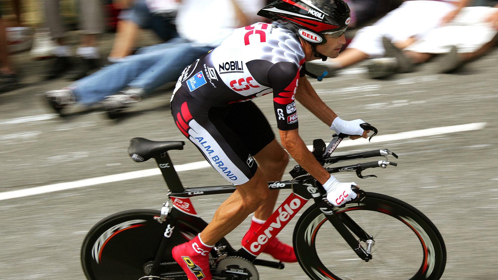 跨界封神夜，当F1方向盘遇上足球大脑