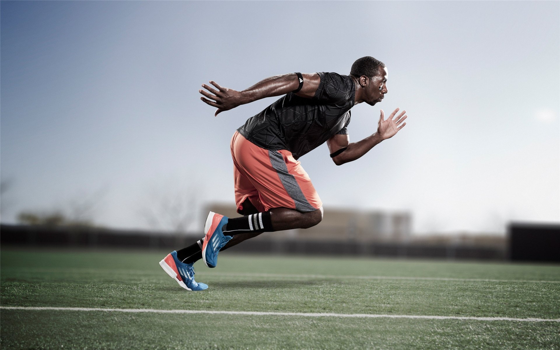 火线绞杀战！红牛二队险胜威廉姆斯，佩雷兹状态火热再创奇迹