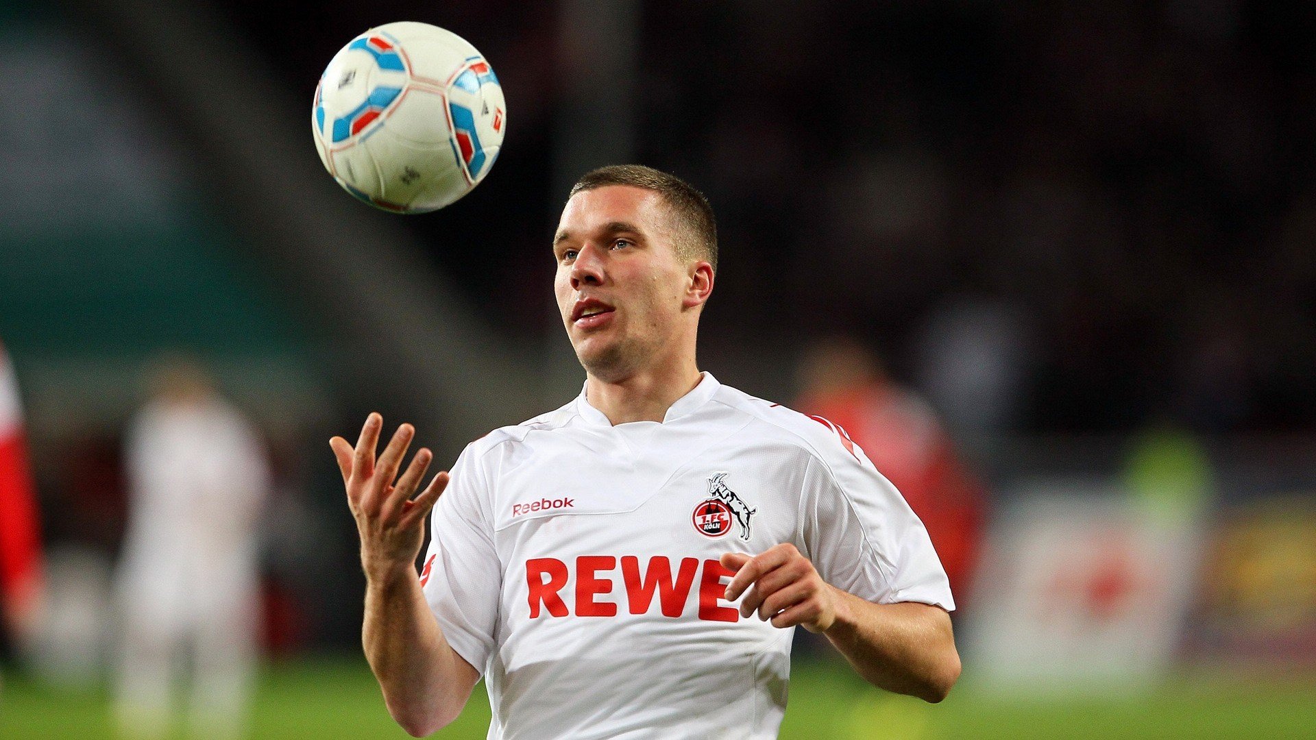 当黑鹰在哨声中坠落，基米希一记世界波如何让奥地利书写历史